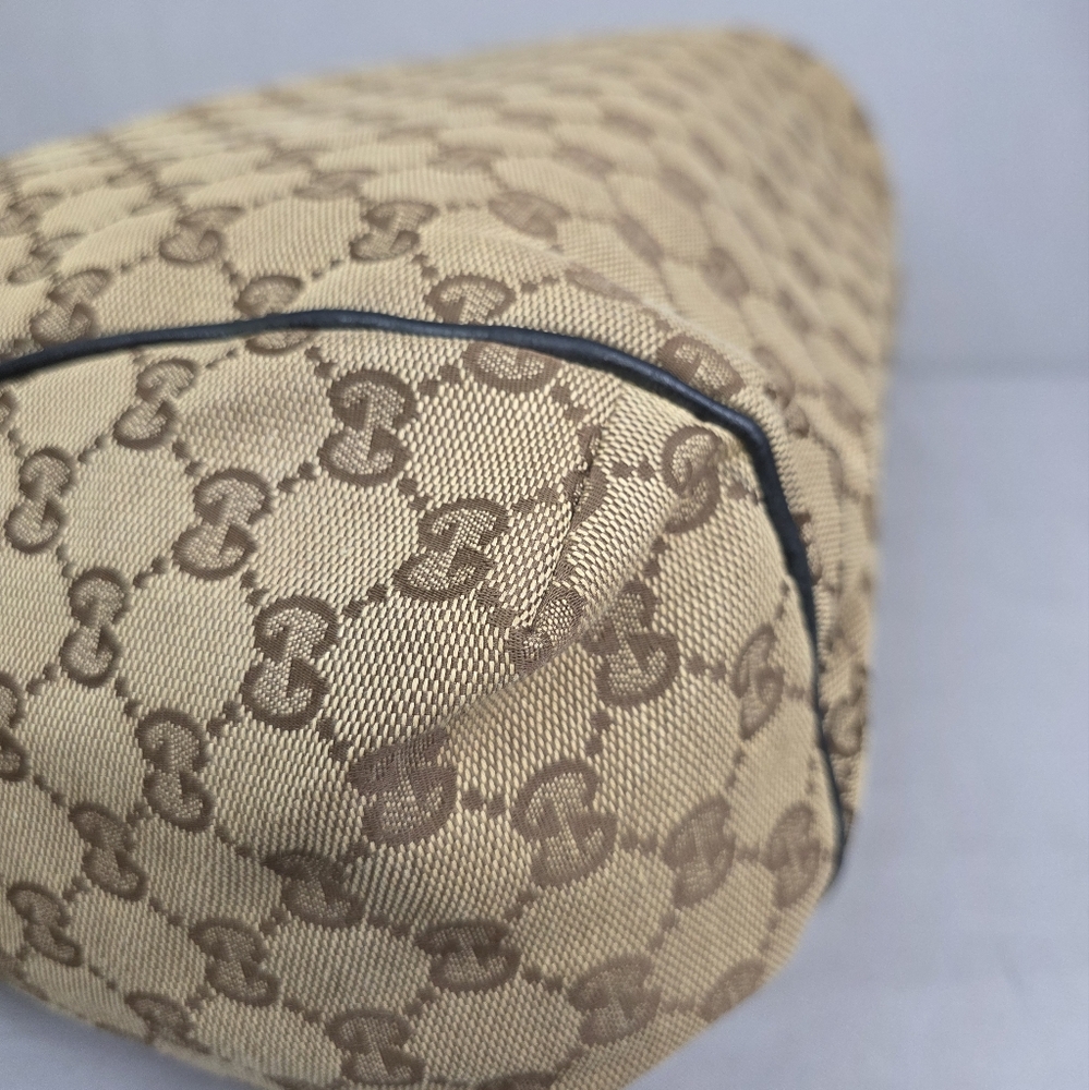 Gucci Tan and Black Hobo Bag - Picture 9 of 16